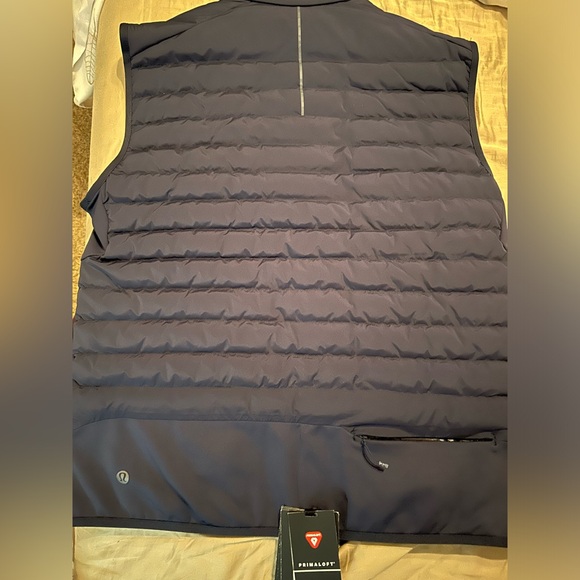 Lulu lemon men’s MEDIUM “Down For It All” Navy Blue puffer vest - Picture 4 of 7
